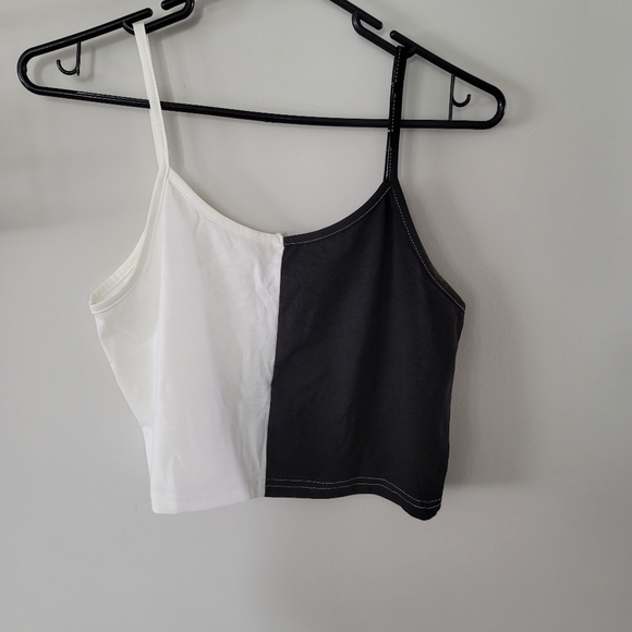 ROMWE Tops - Romwe Colorblock White and Black Crop Top
